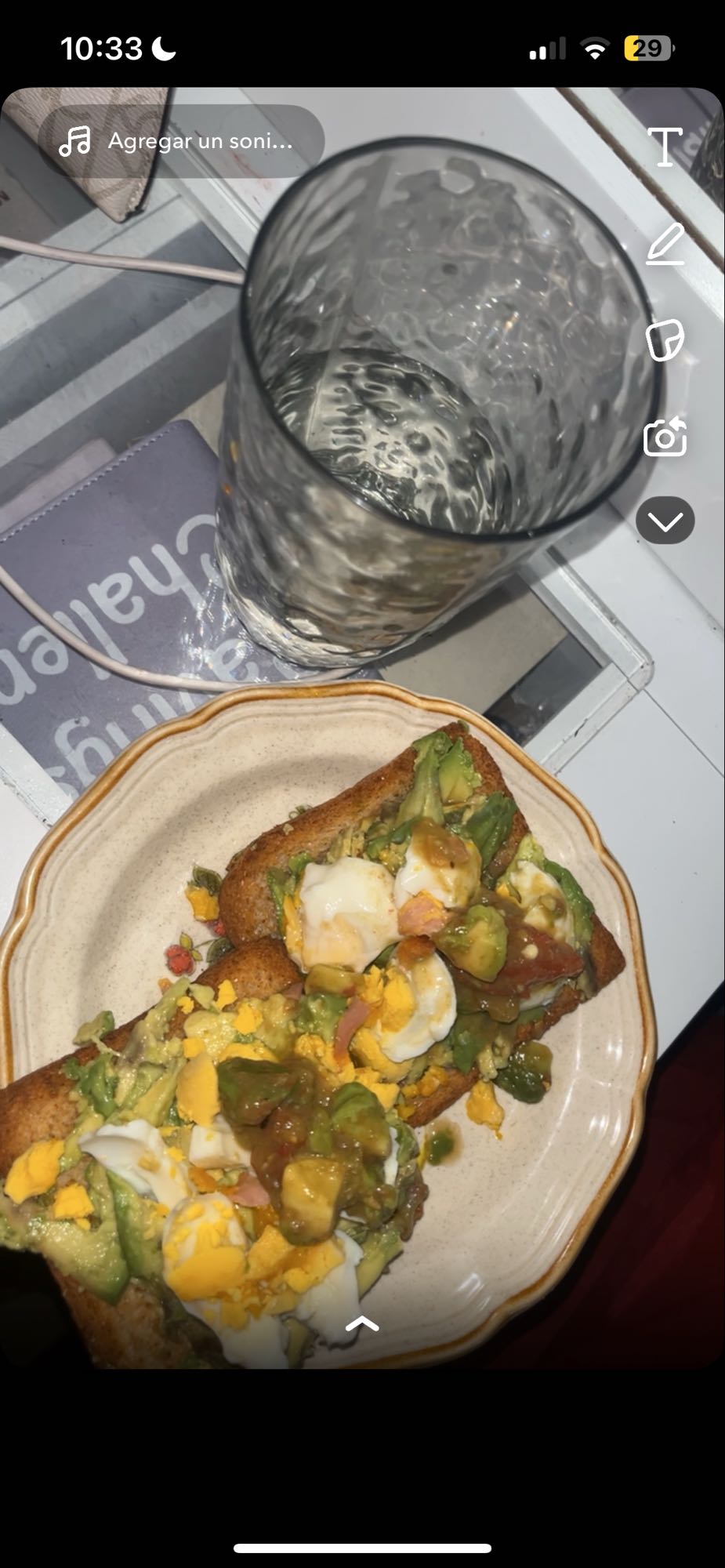 Tostadas con aguacate y huevo