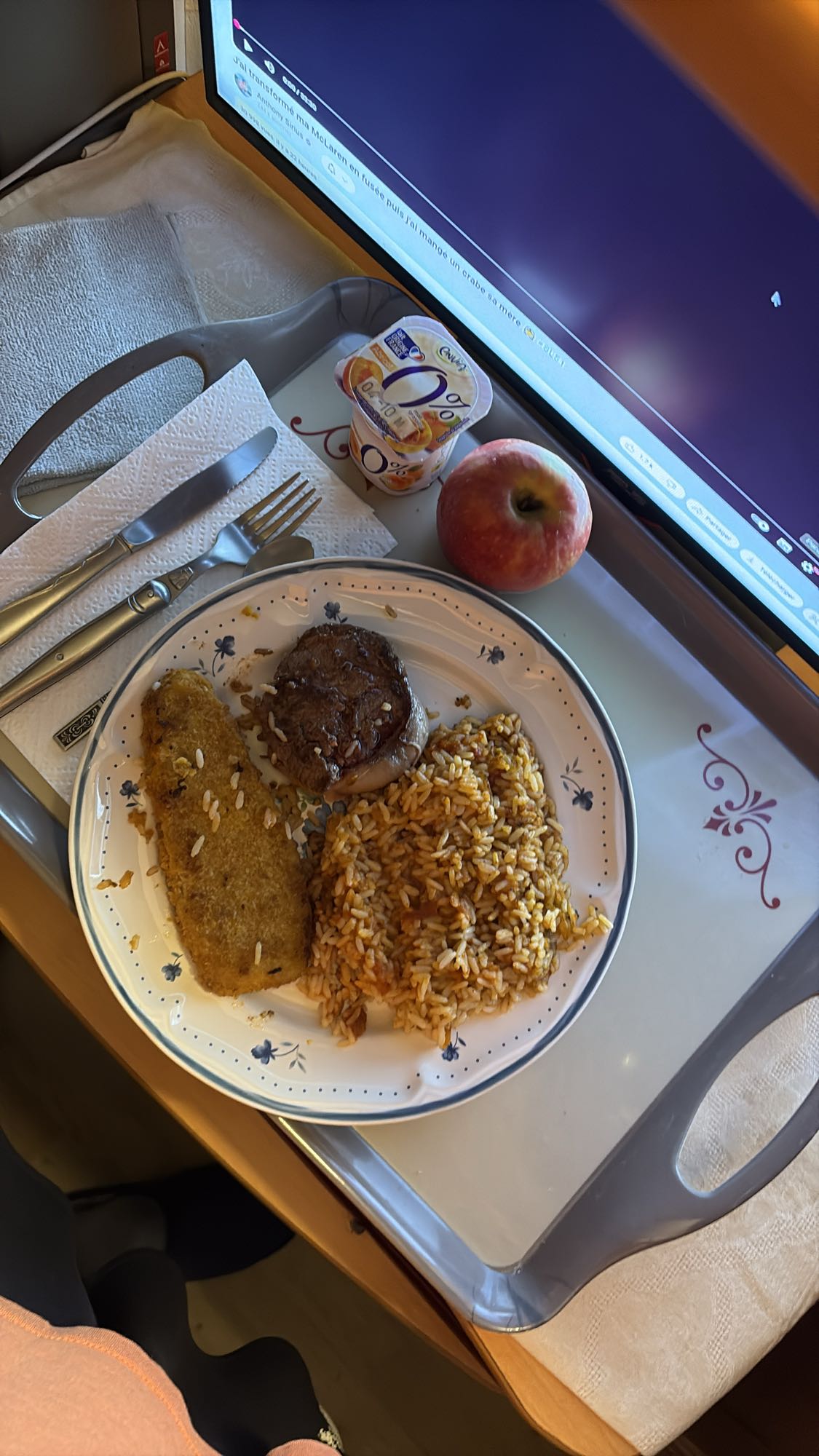 Déjeuner plateau train