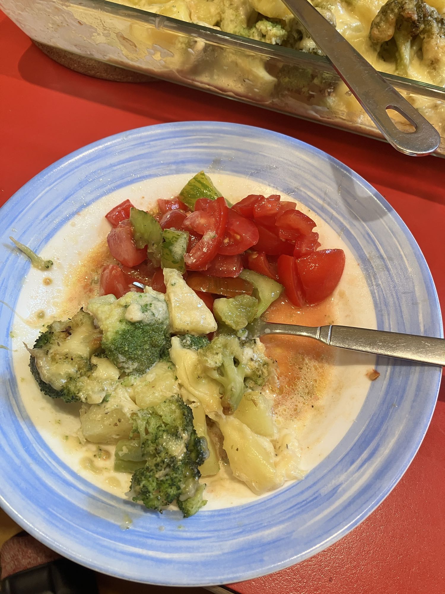 Gratinado de brócolis e salada