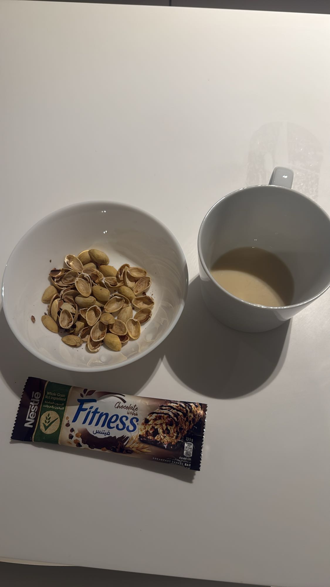 Закуска с орехами и батончиком