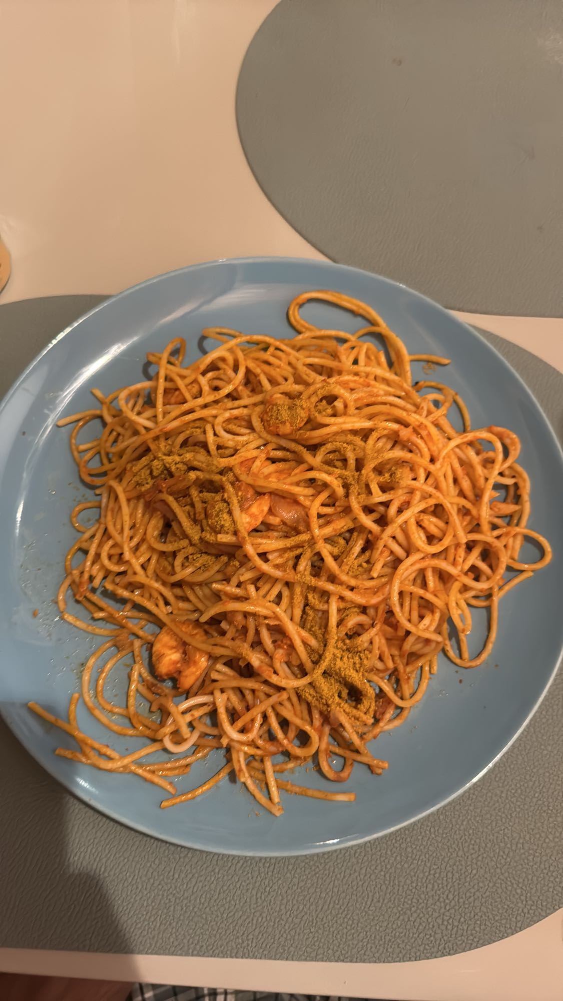 Spaghetti met kip en kruiden