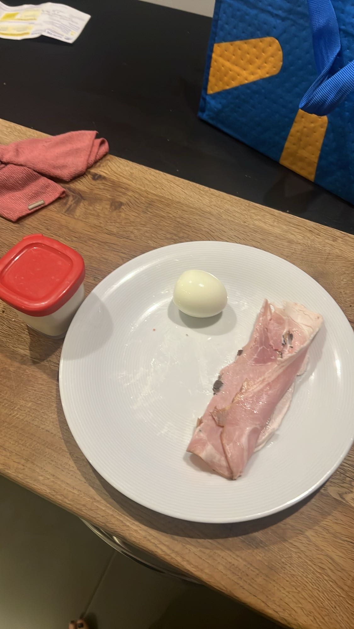Oeuf, jambon et yaourt