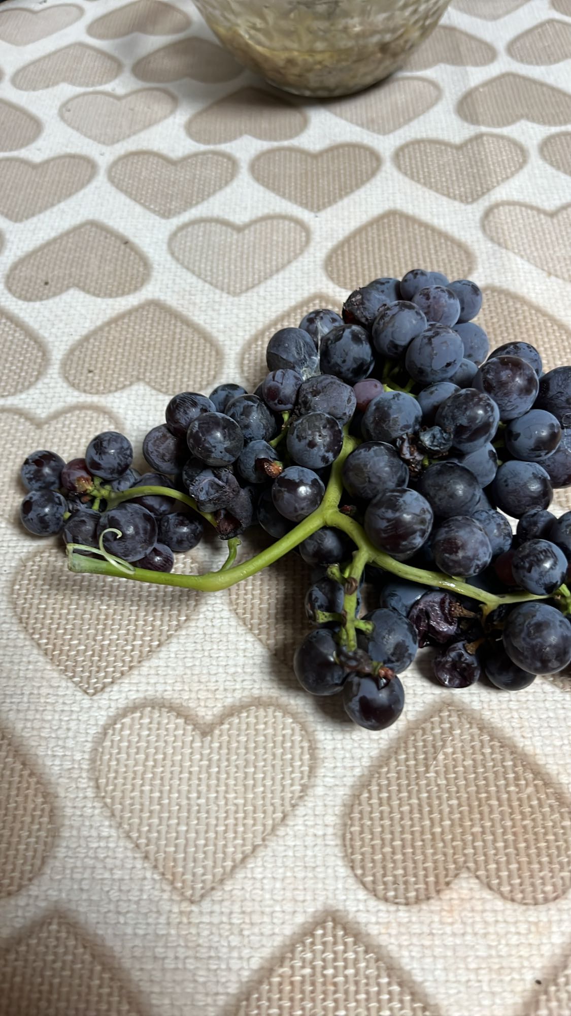 Struguri negri proaspeți