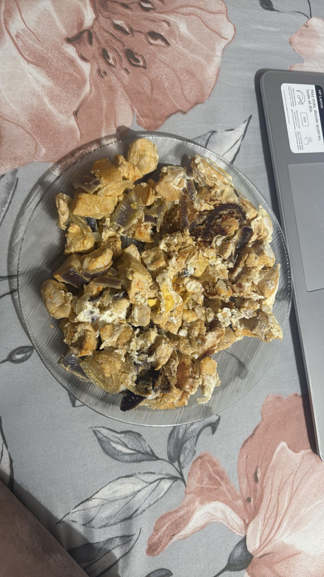 Revuelto de pollo y huevo