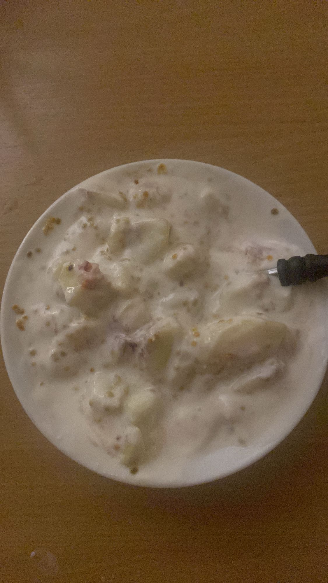 jogurt z owocami i musli