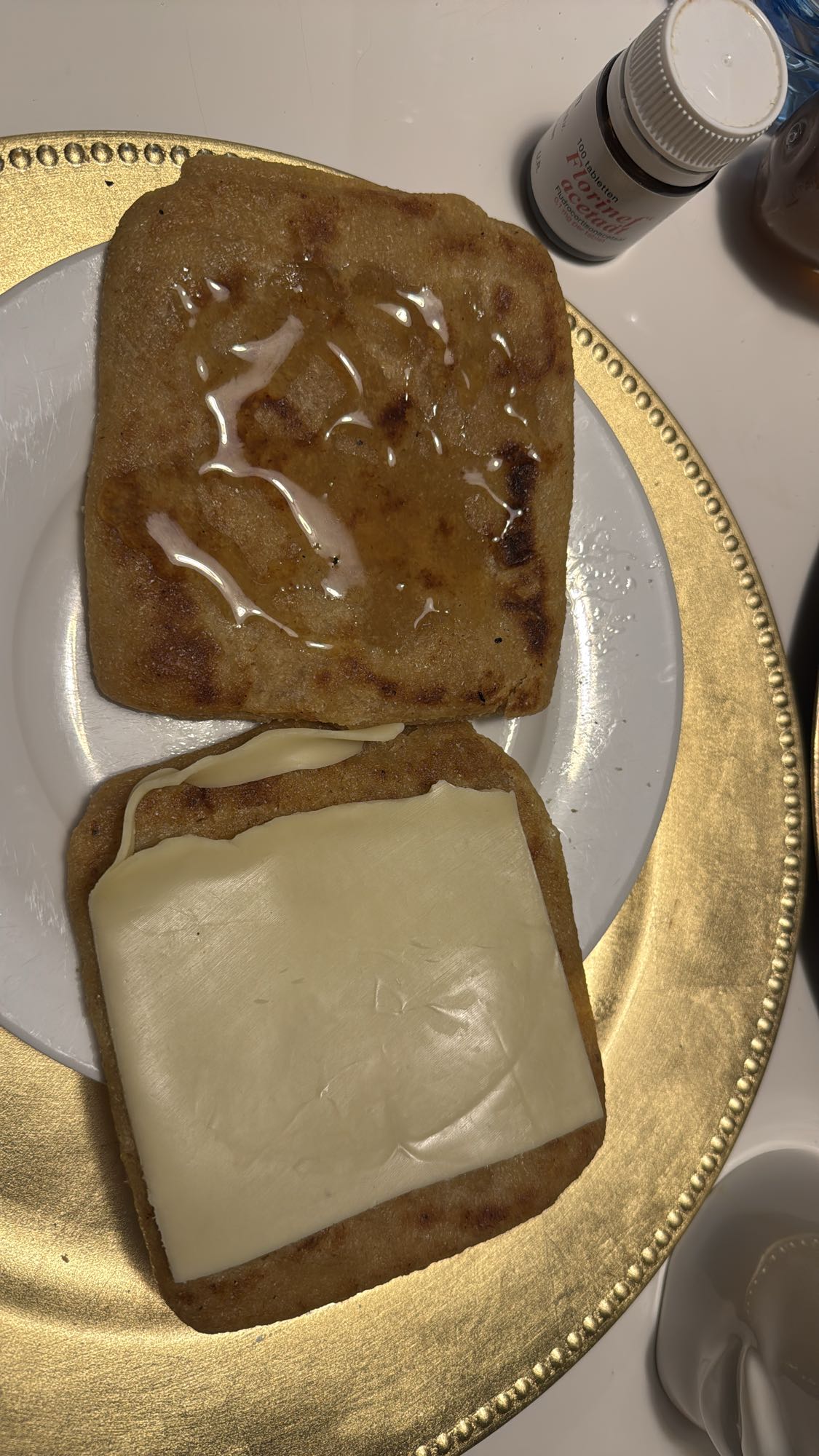 Broodje kaas en honing