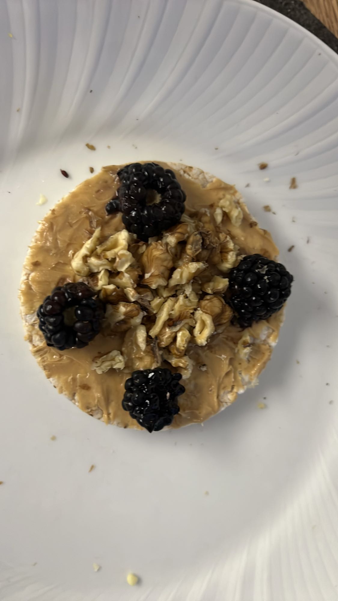 Rice Cake with PB & Berries