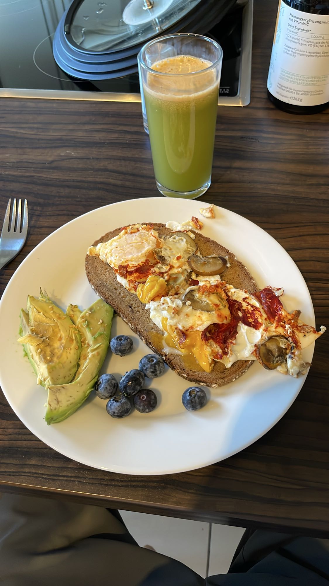 Egg toast with avocado & juice