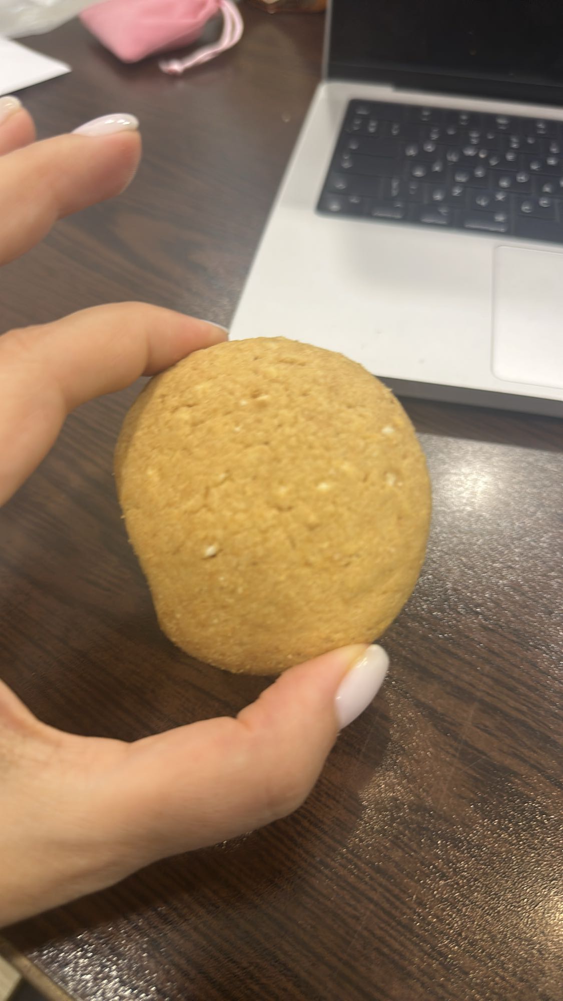 Oat cookie with sesame