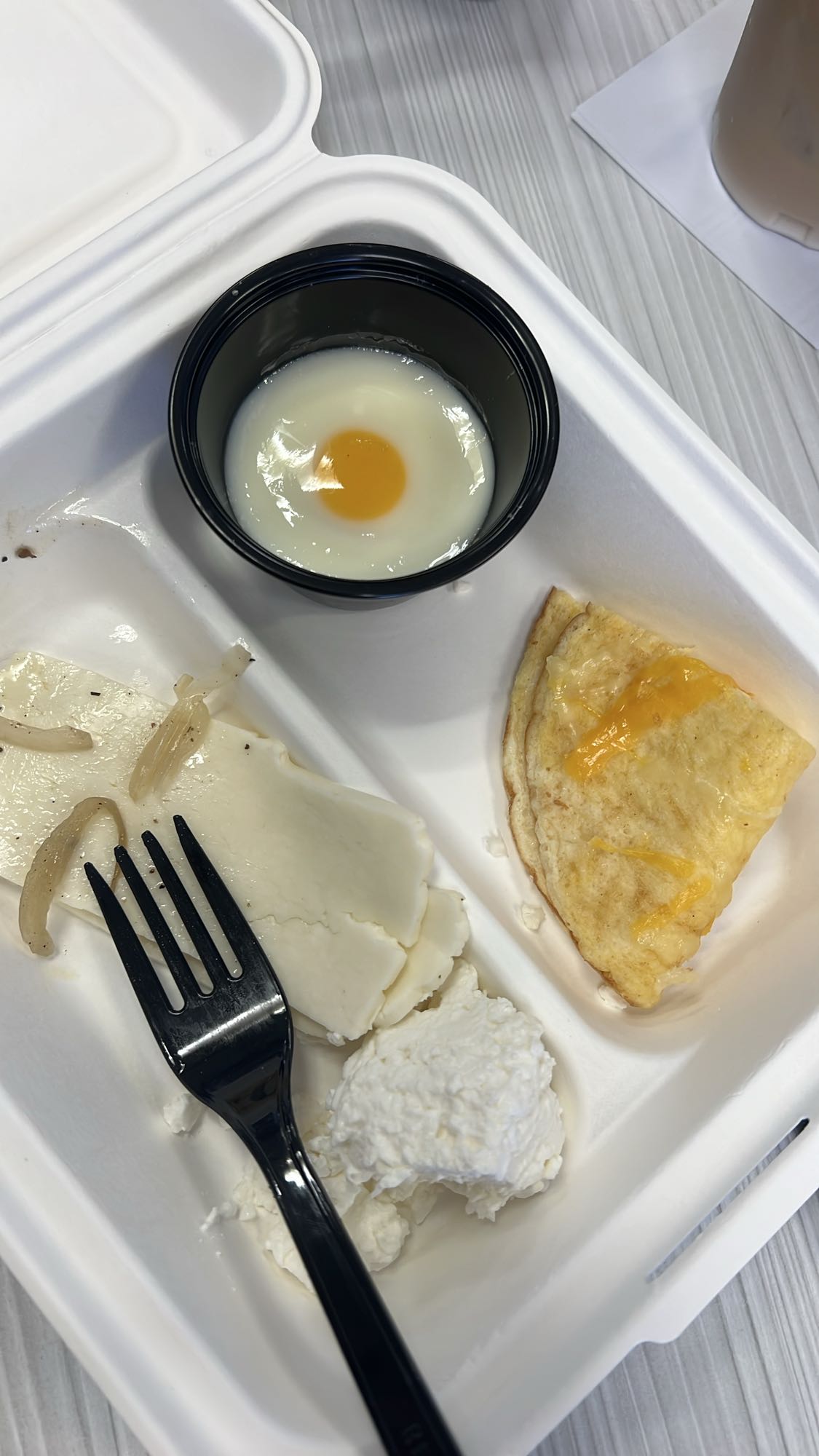 завтрак с яйцом и сыром