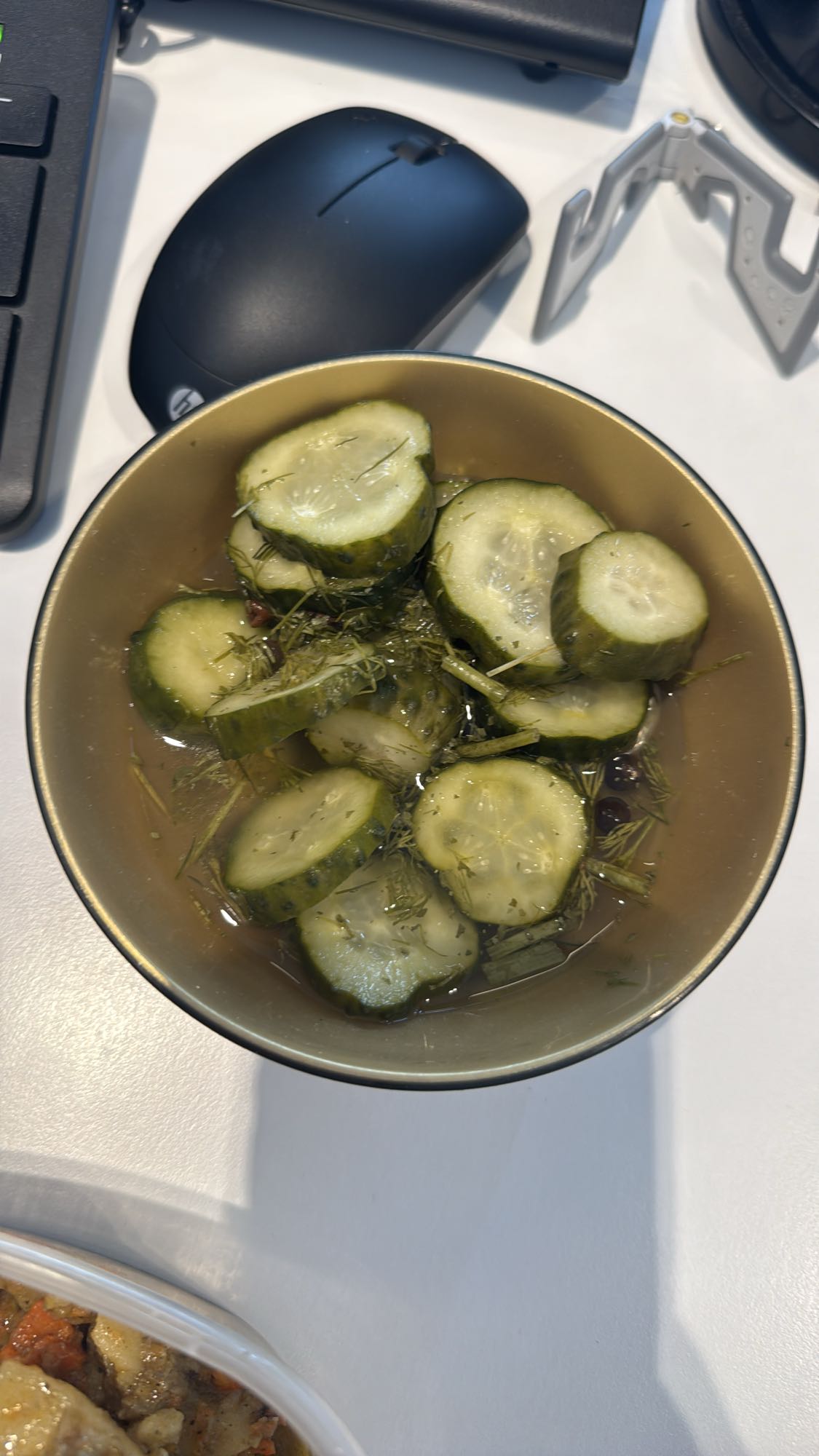 Маринованные огурцы с укропом