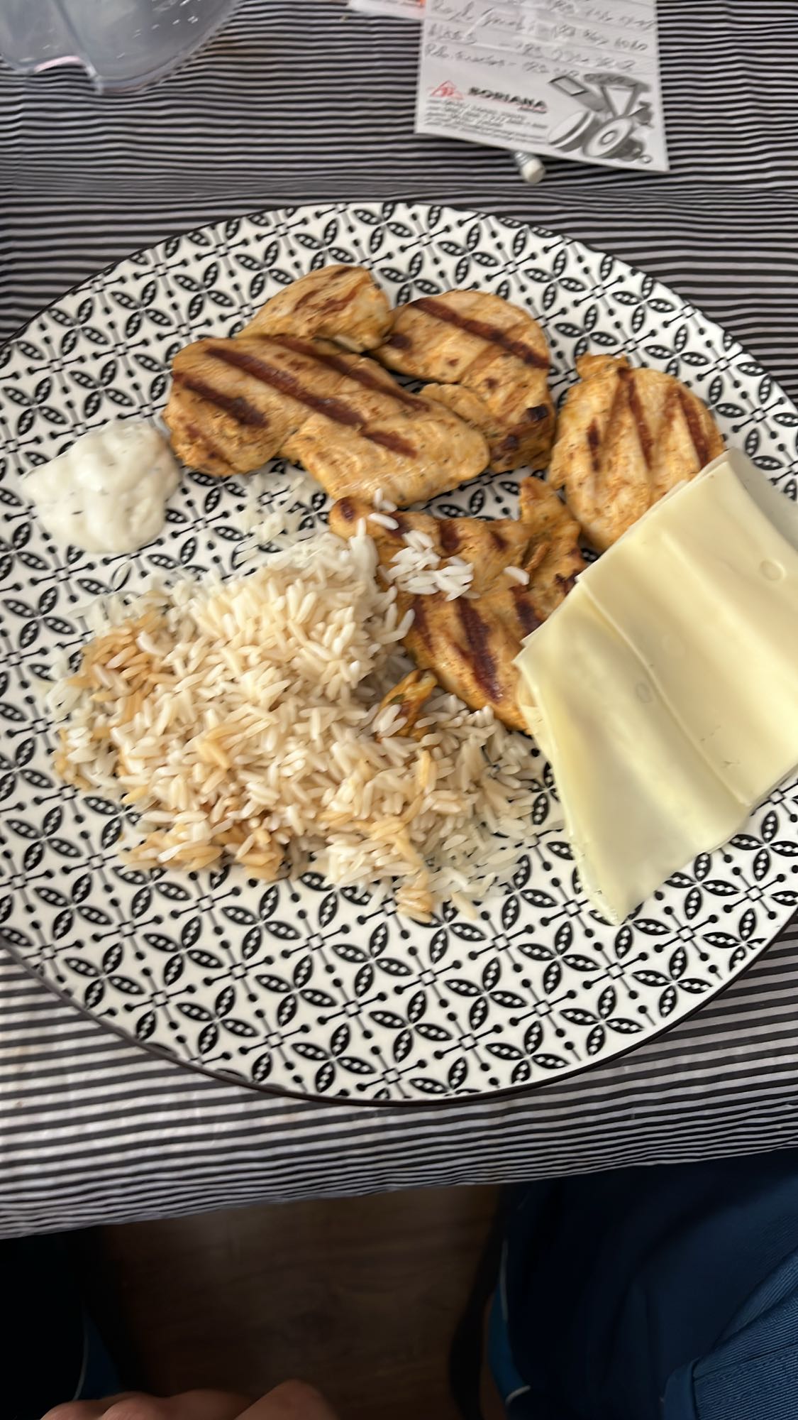 Пилешко с ориз и сирене