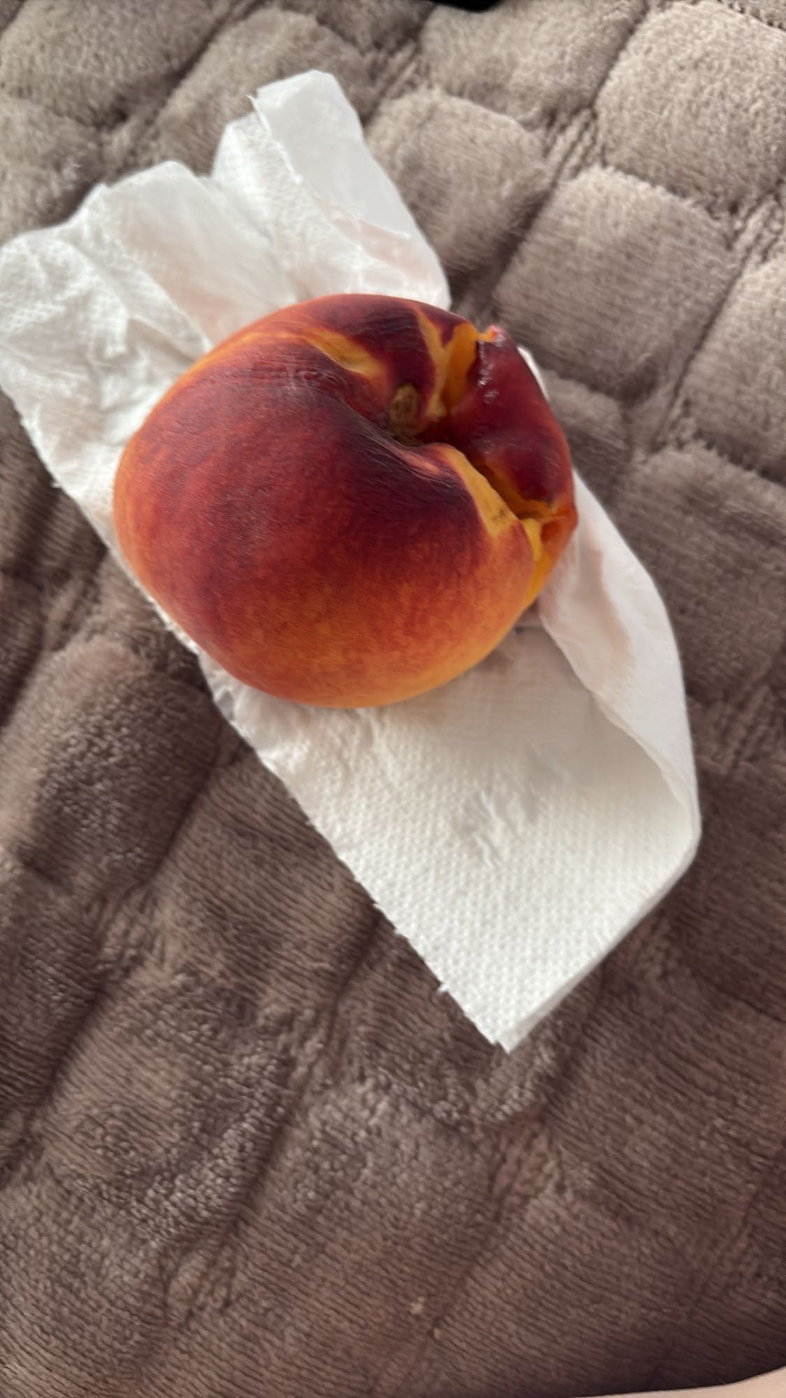 Fersken på serviett