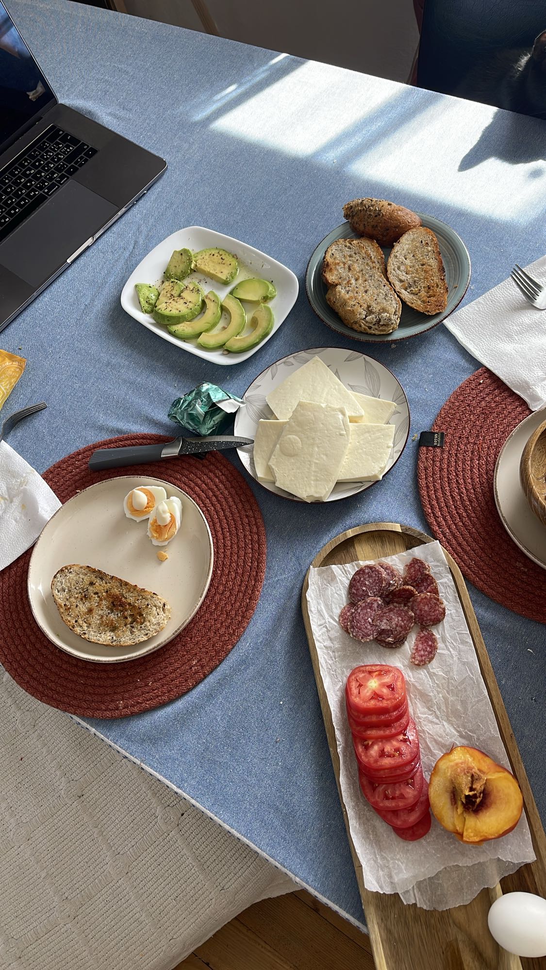 Завтрак с авокадо и сыром