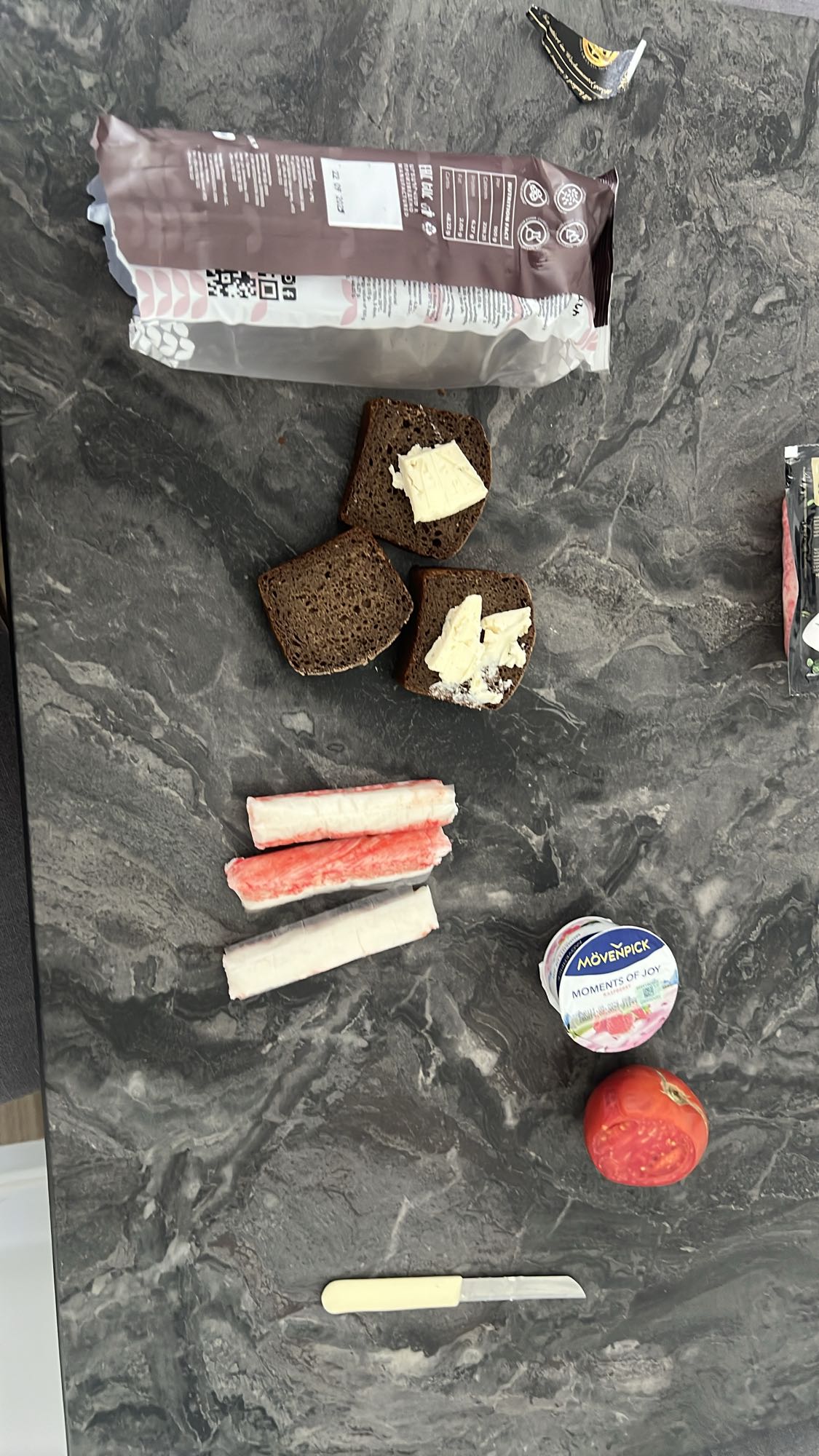 սև հաց և խեցգետին