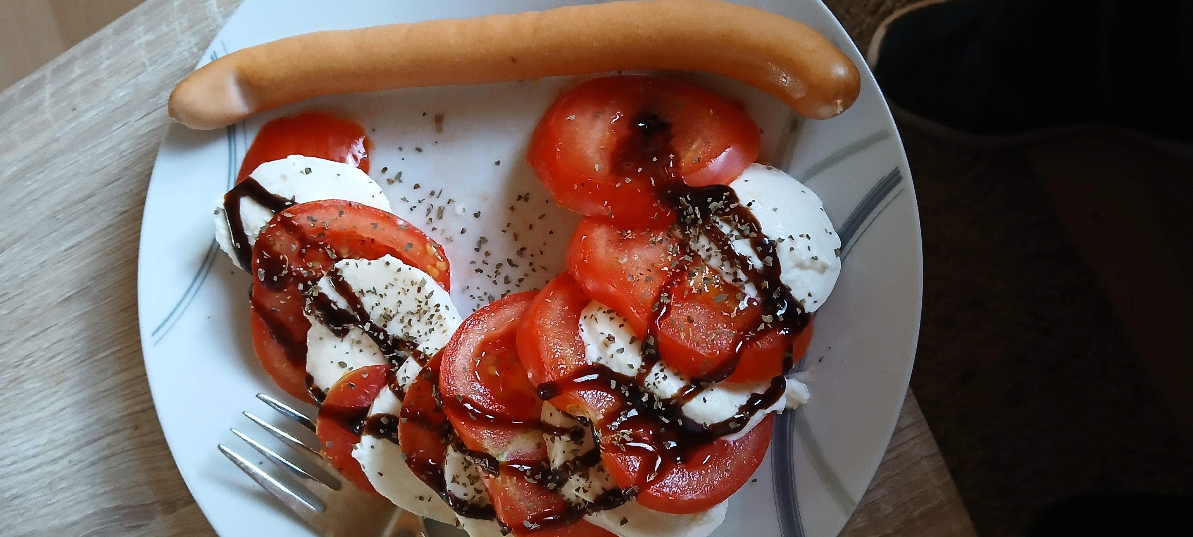 Caprese mit Würstchen