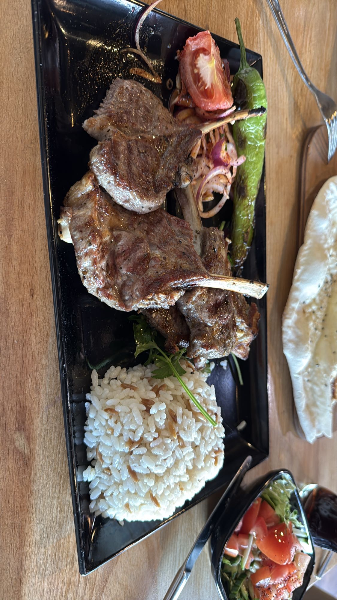 kotlety jagnięce z ryżem