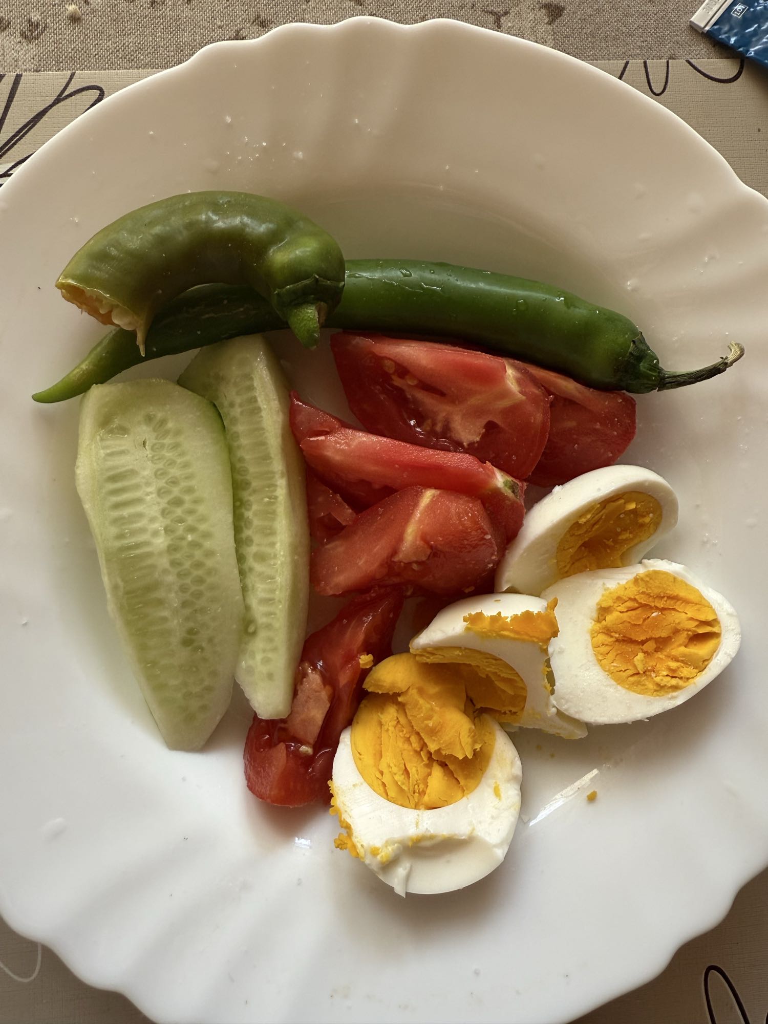 Mic dejun cu ou și legume