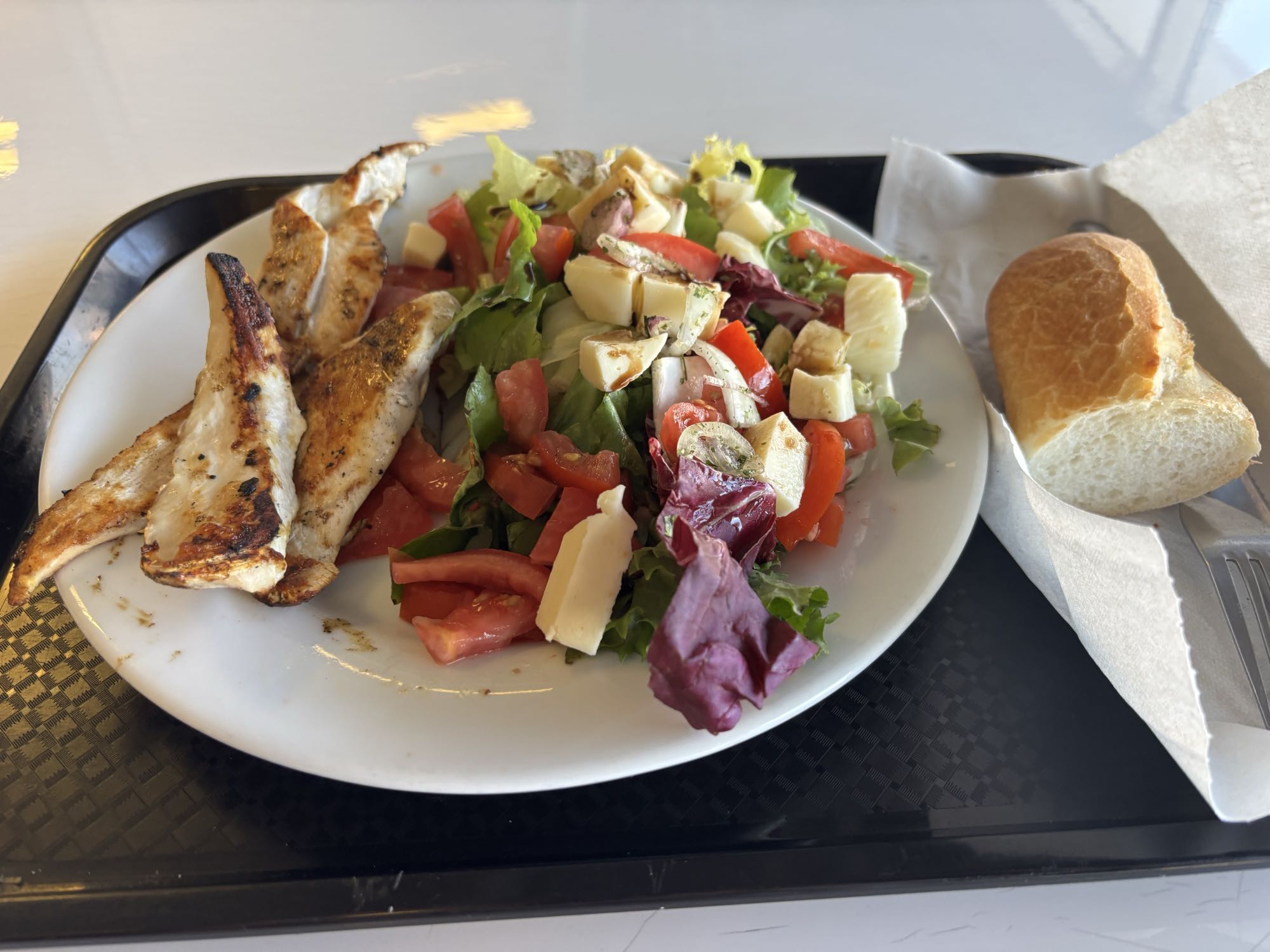 Poulet grillé et salade