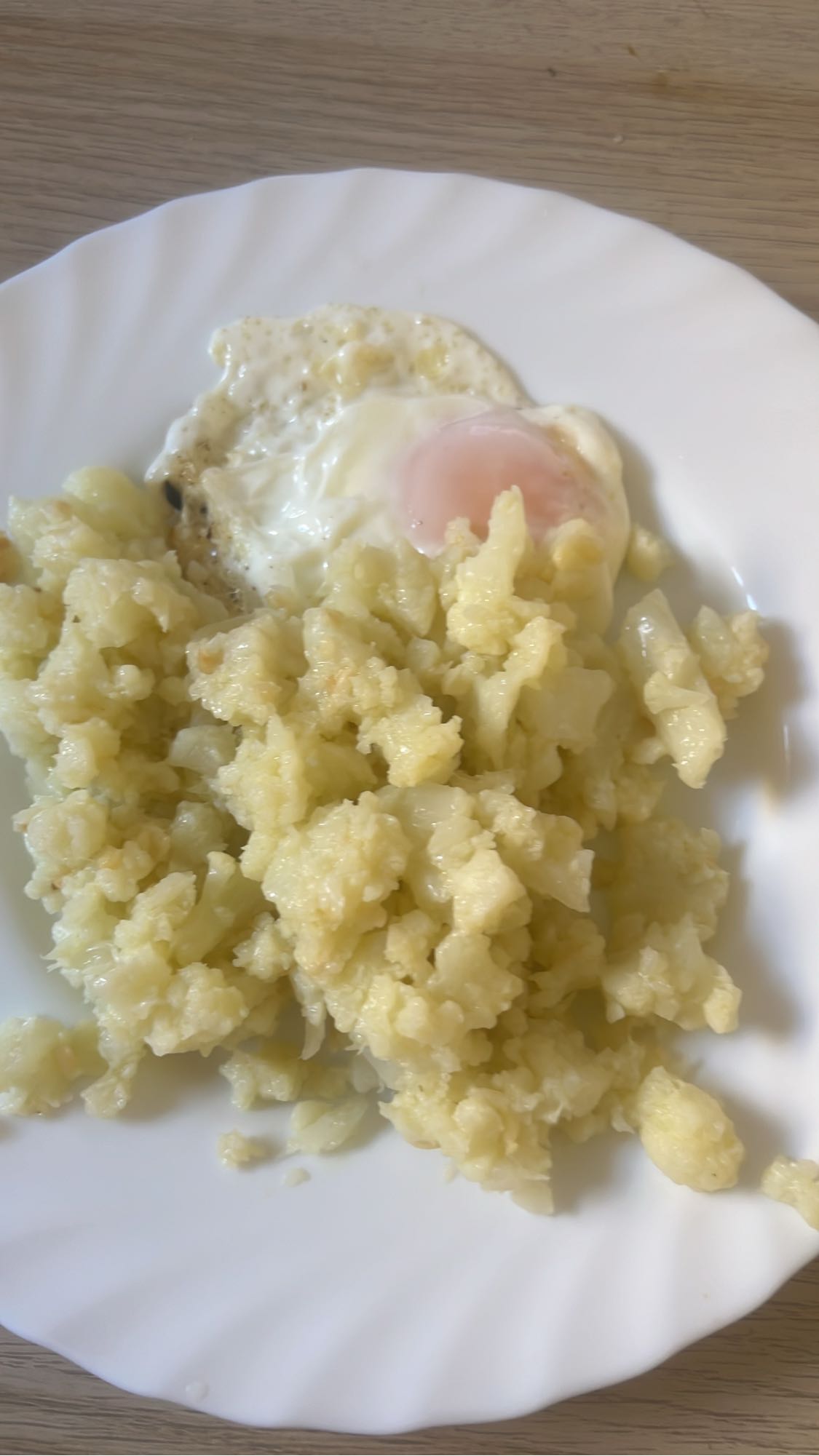 Coliflor con huevo frito