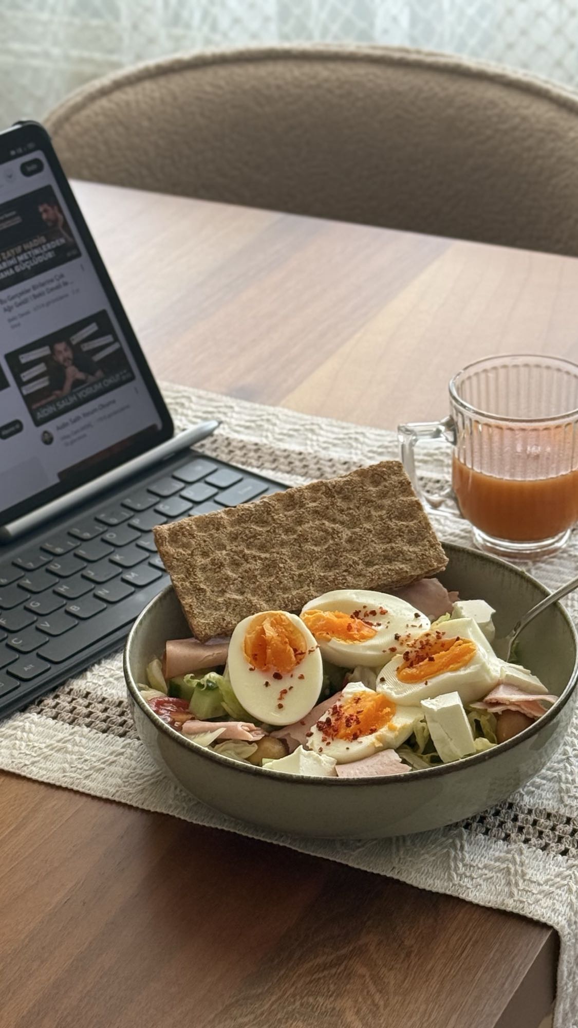 Yumurtalı Kahvaltı Salatası