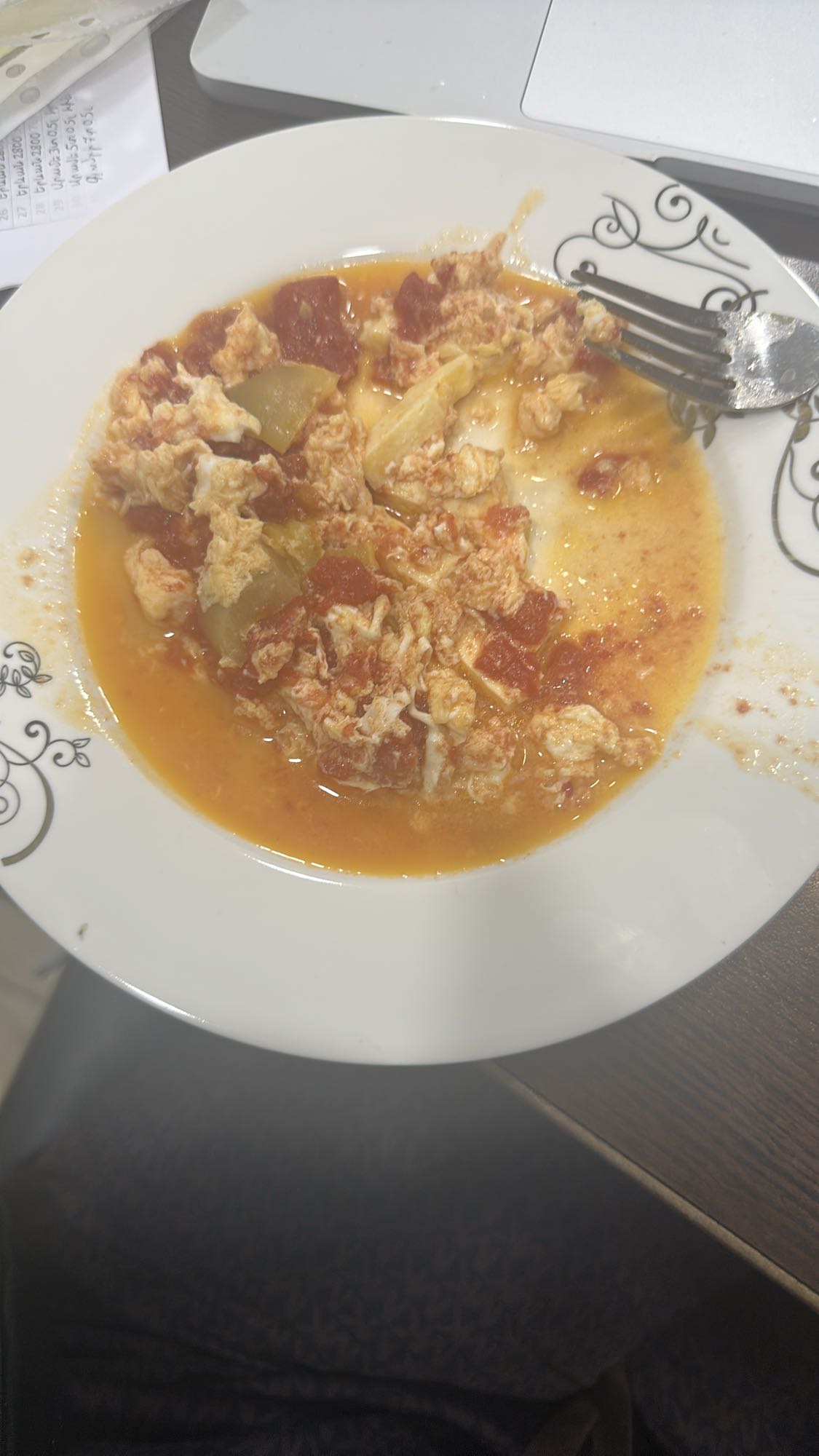 Scrambled eggs w/ tomato