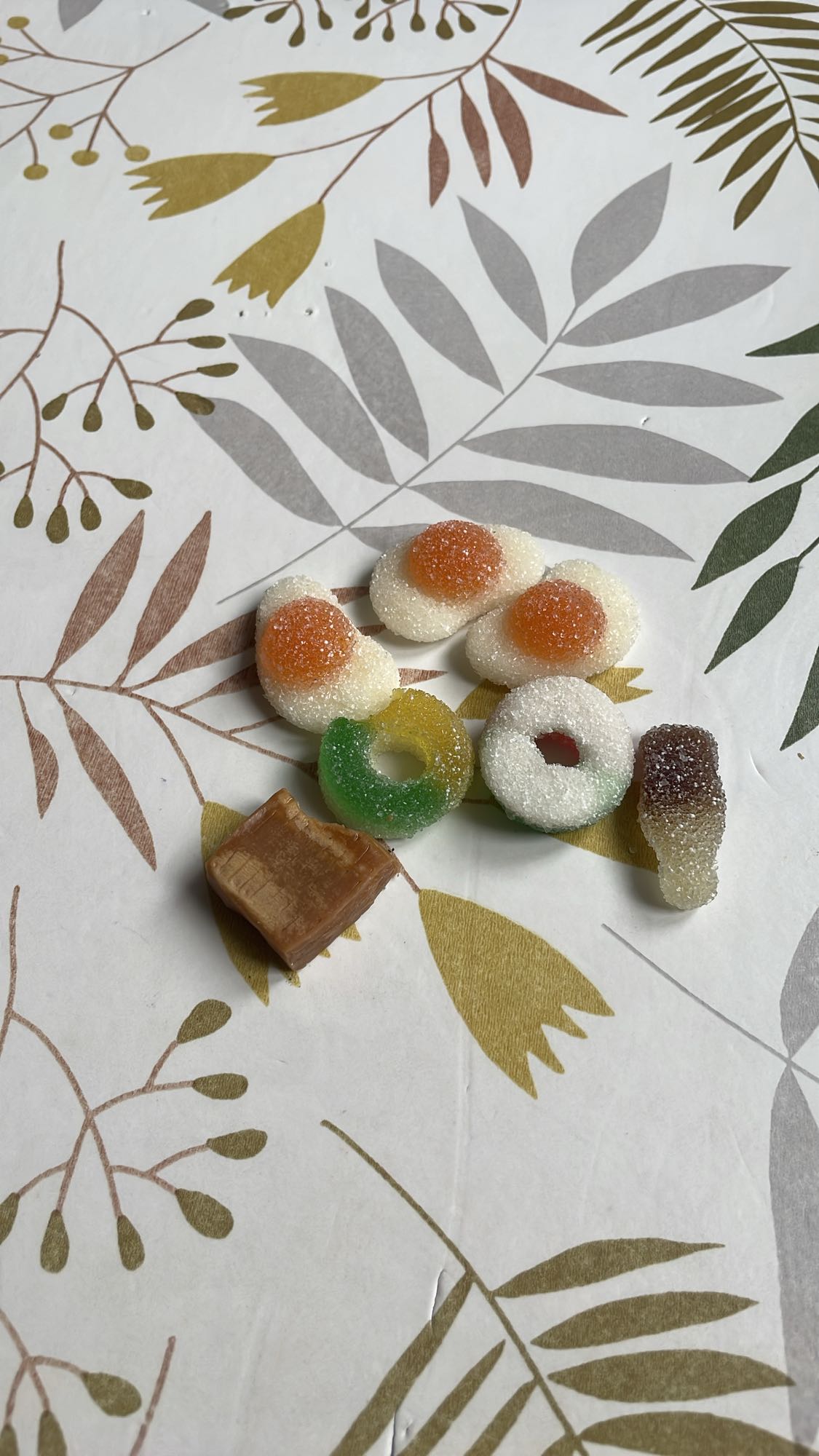 Bomboane gumate și caramel