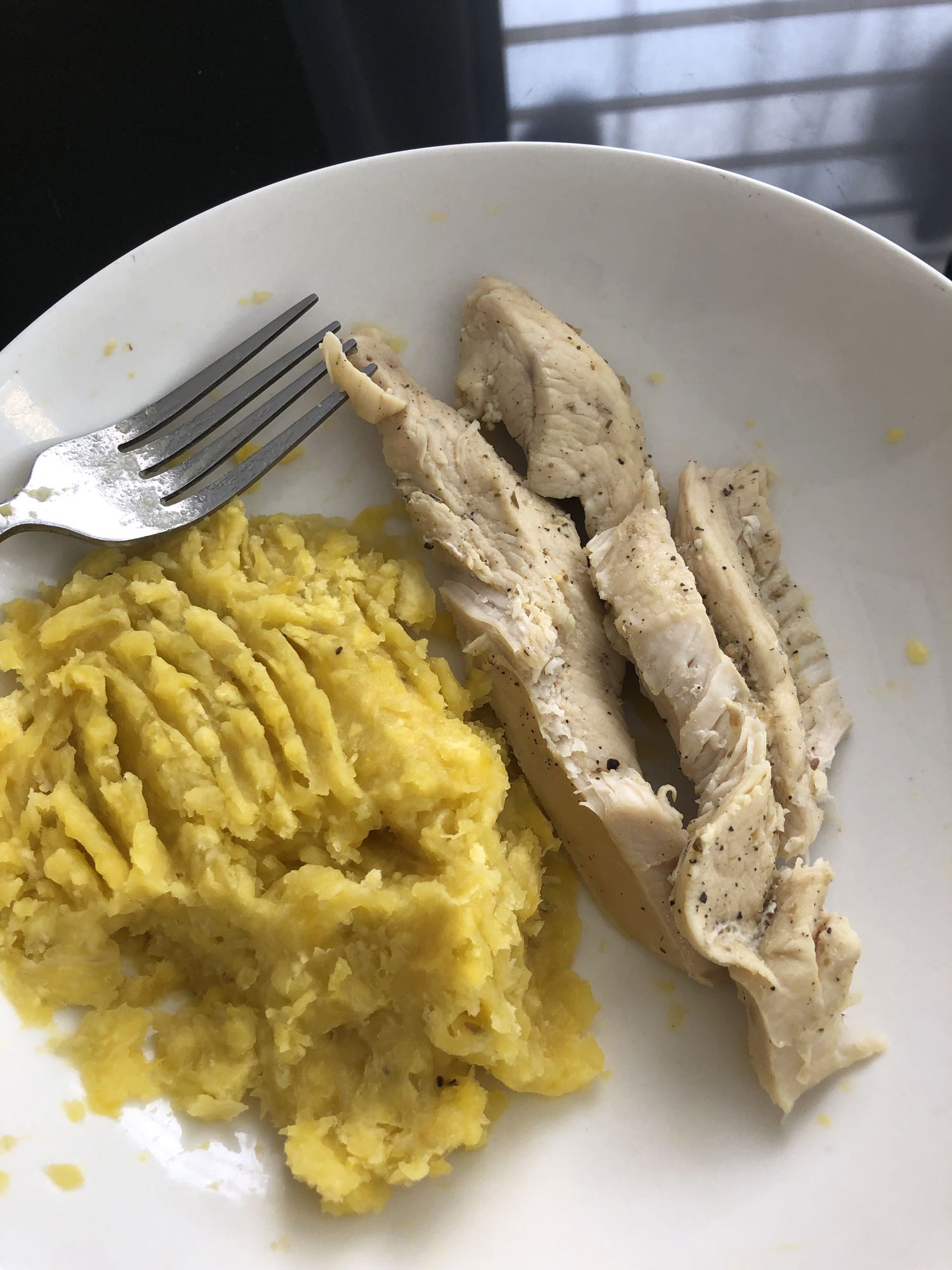 Pollo con puré de plátano