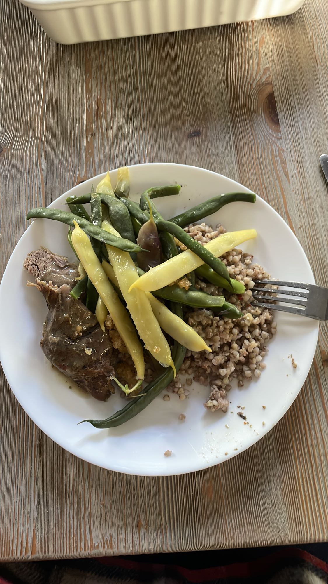 Gulasz z kaszą i fasolką