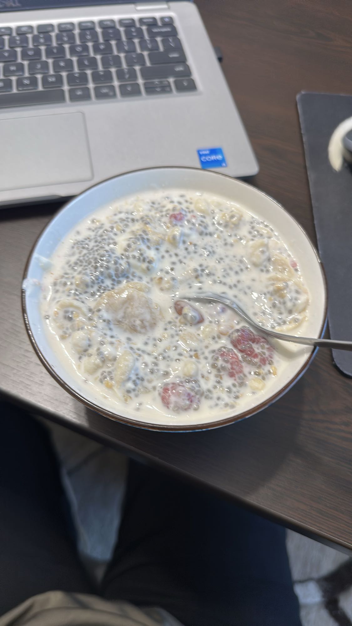 Mic dejun cu chia și fructe