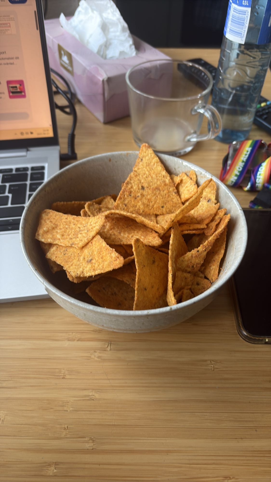 Skål med nachochips