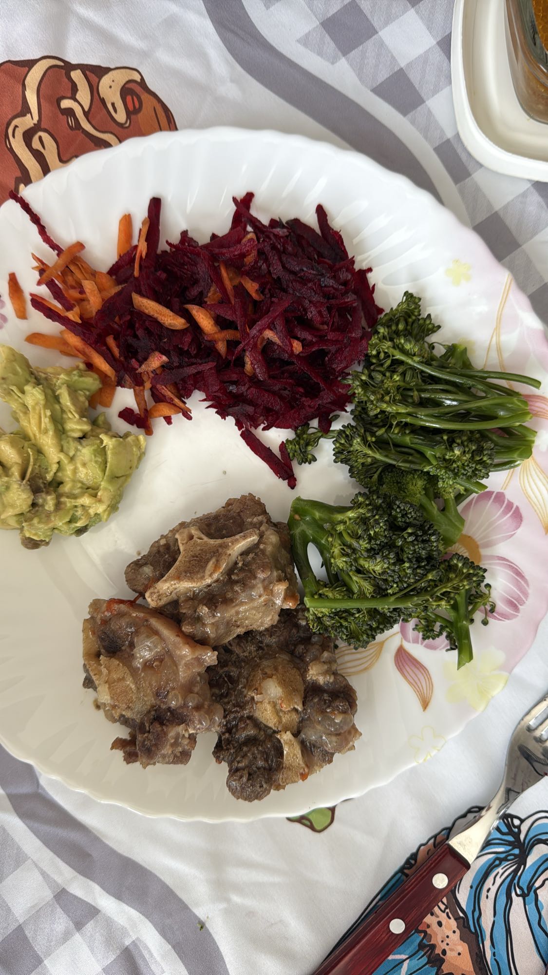 Prato de carne com legumes