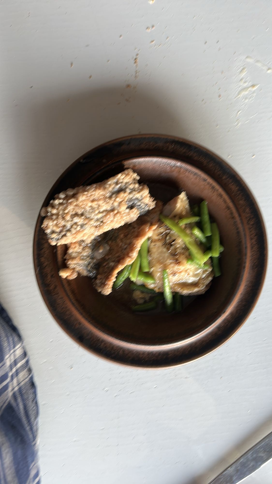 Inlagd panerad strömming och kycklingklubba