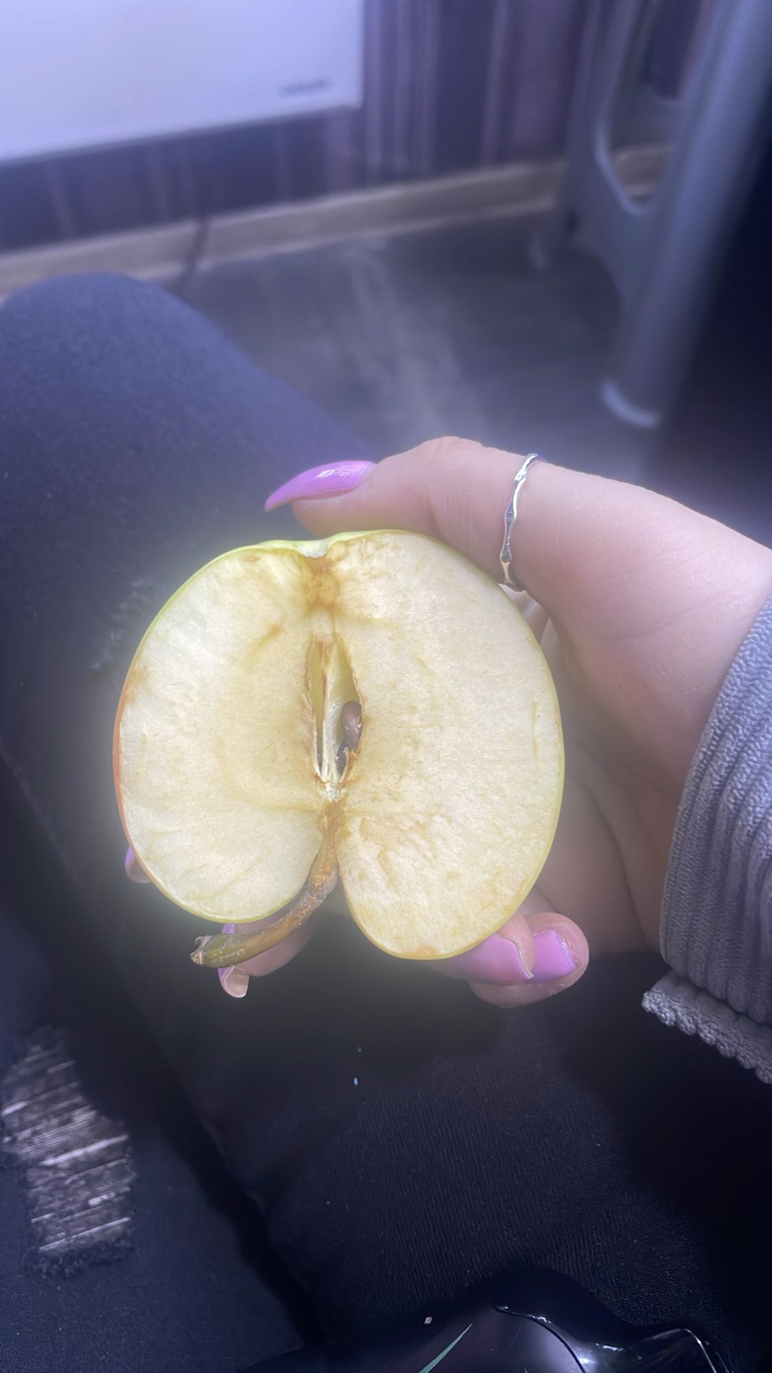 Половинка яблока