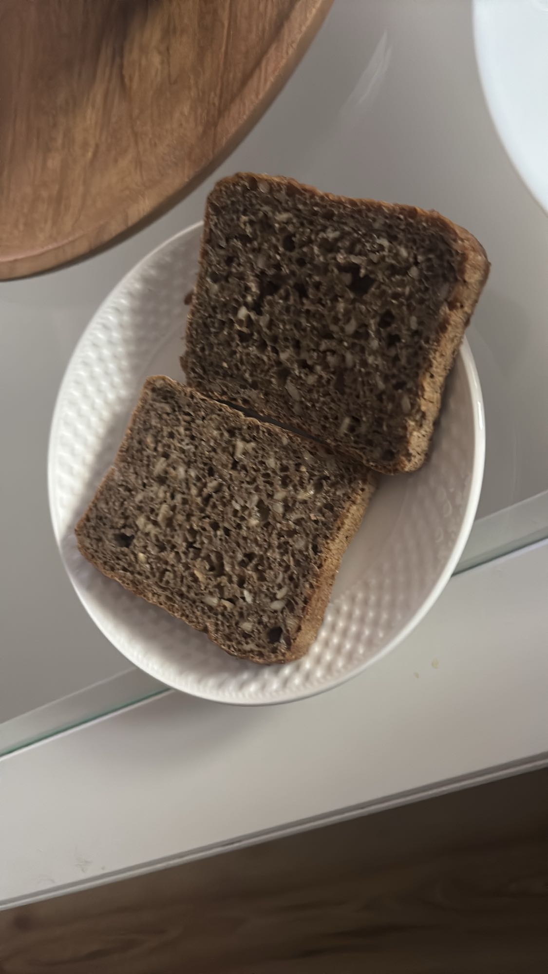 Chleb żytni z ziarnami