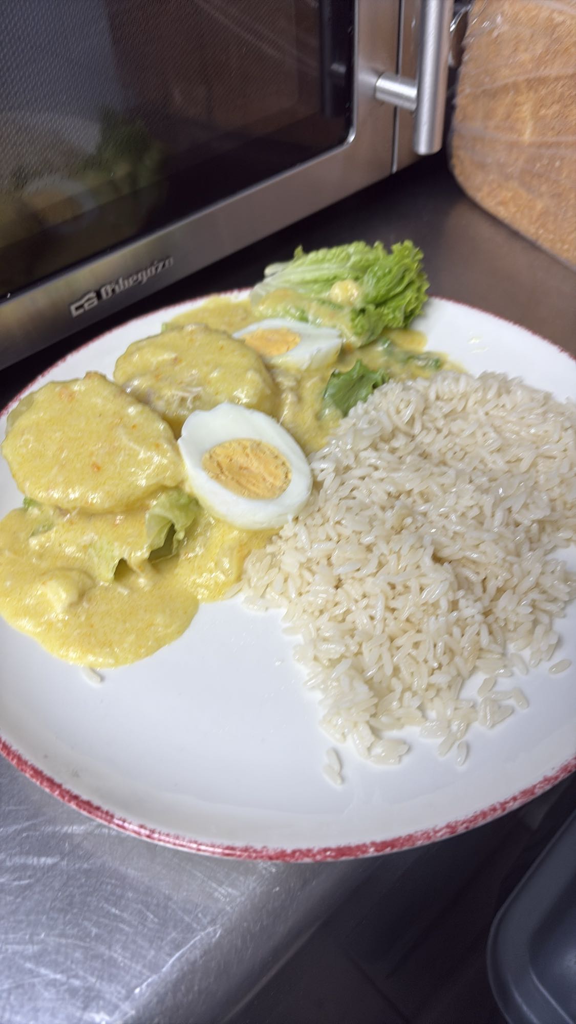 Arroz con papas y huevo