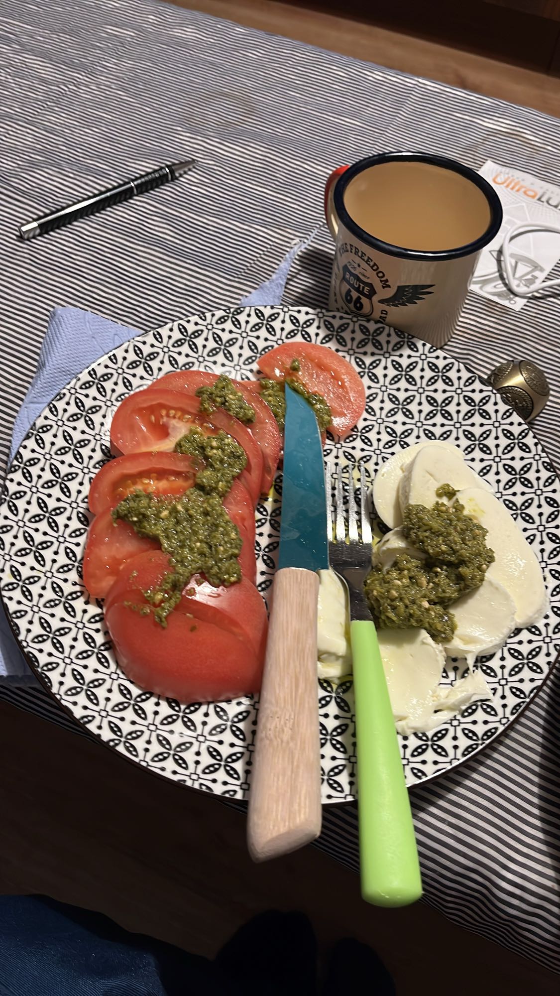 Капрезе с песто