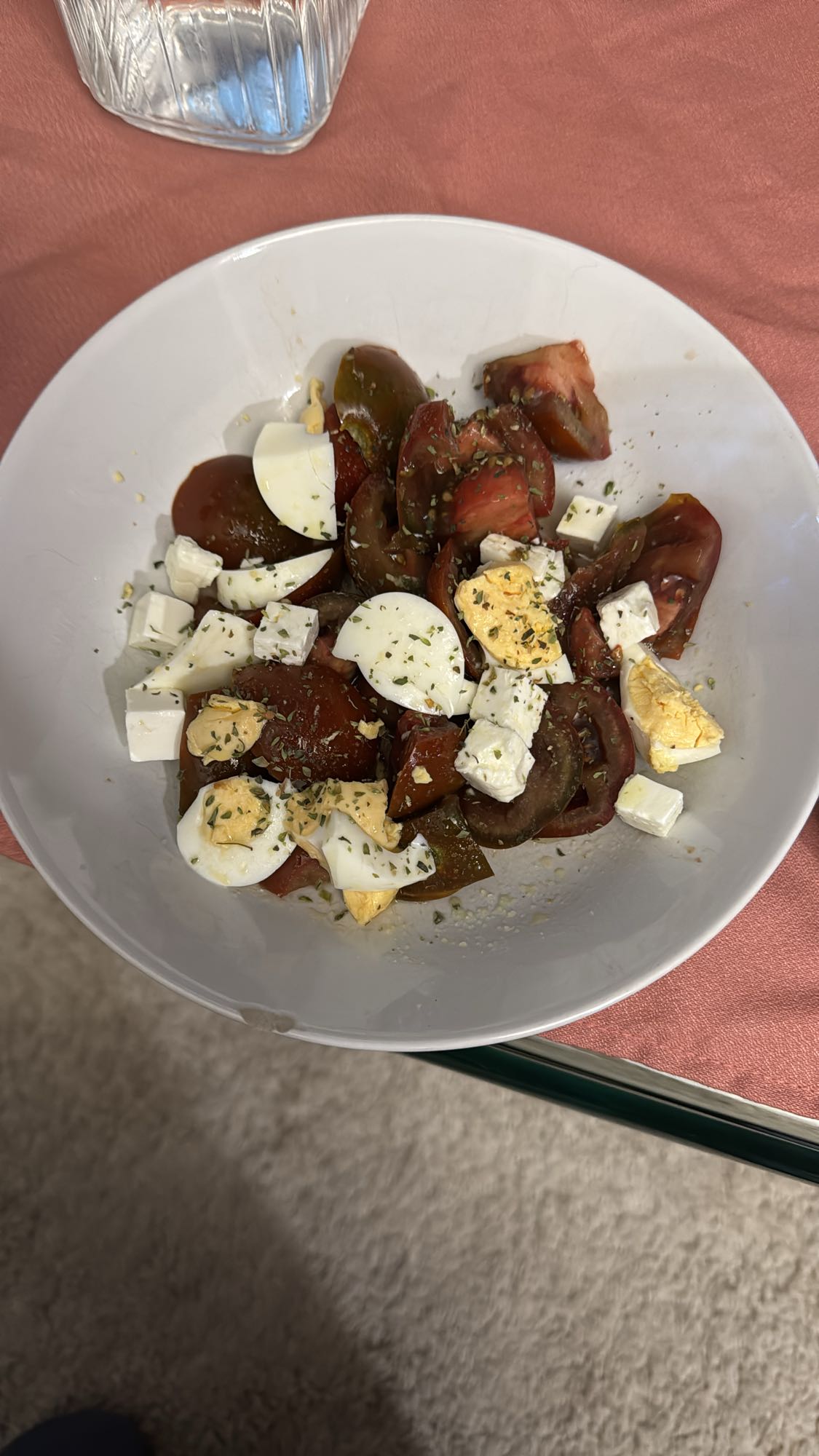 Ensalada de huevo y tomate