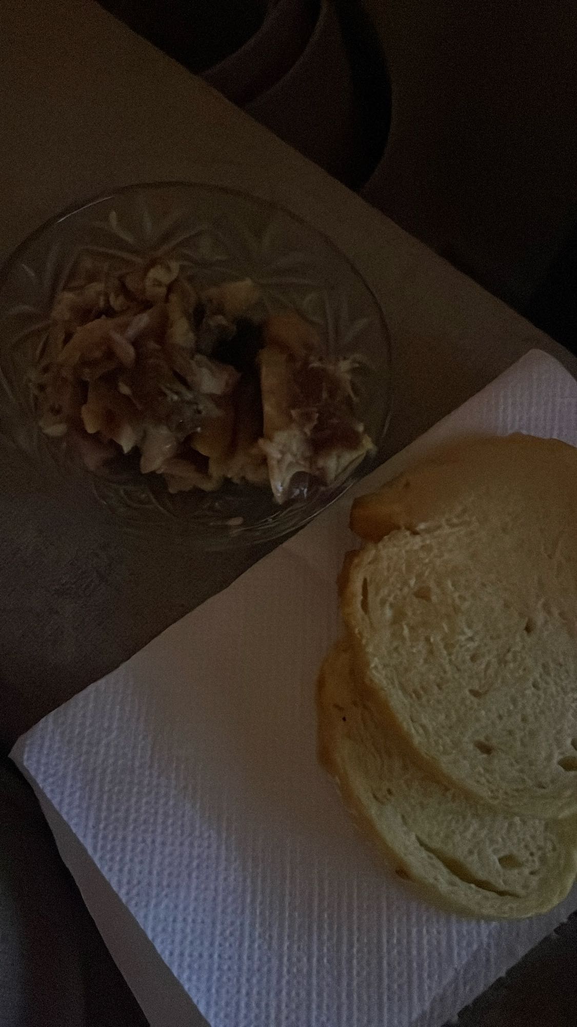 Pâine cu pește marinat