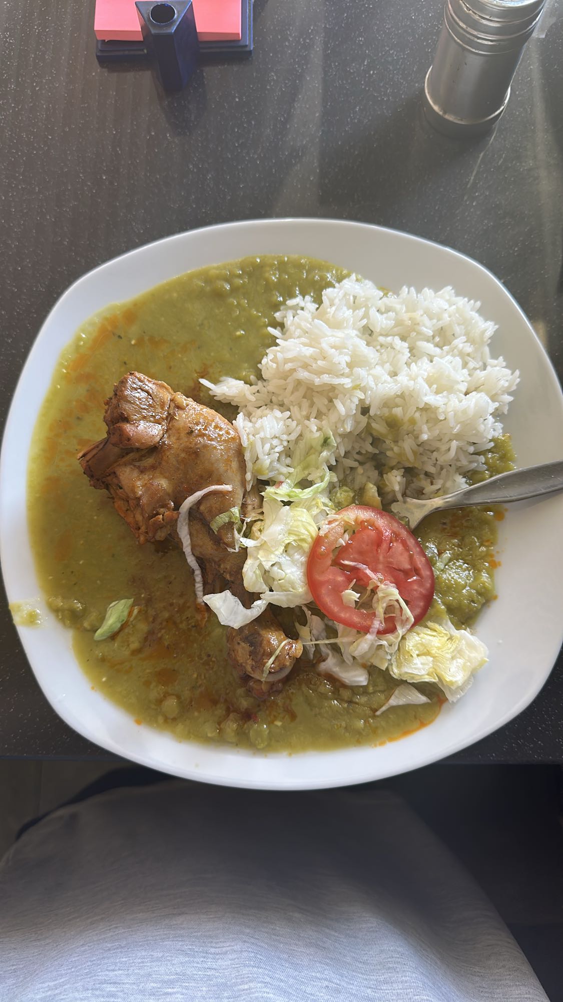 Pollo con arroz y ensalada