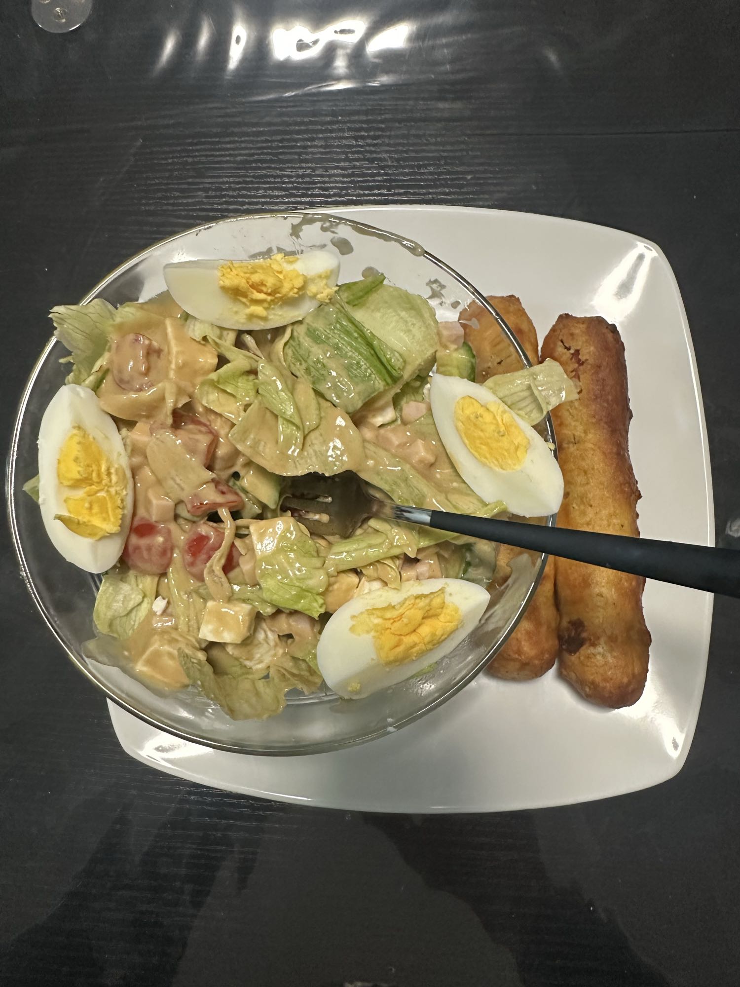 Salade œuf et rouleaux