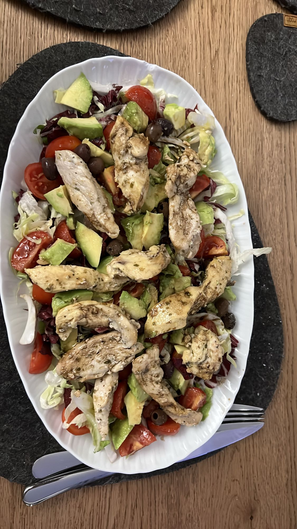 Tavuklu Avokadolu Salata