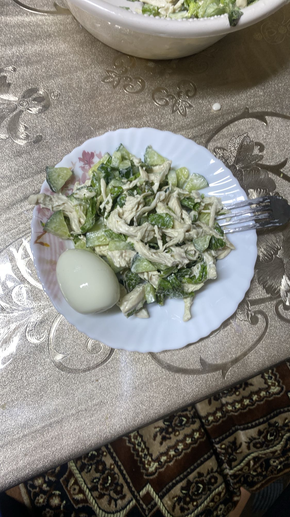 Куриный салат с яйцом