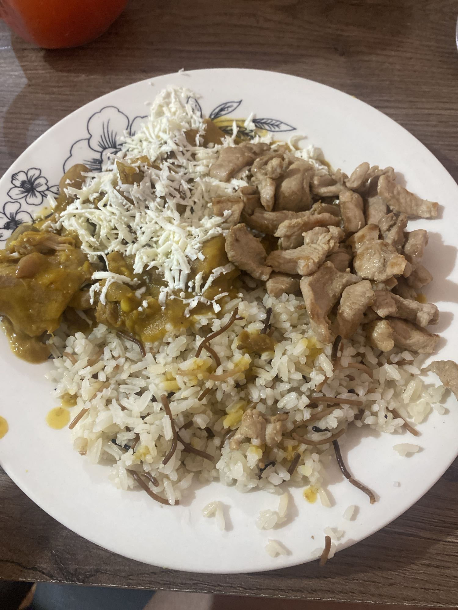 Arroz con carne y queso