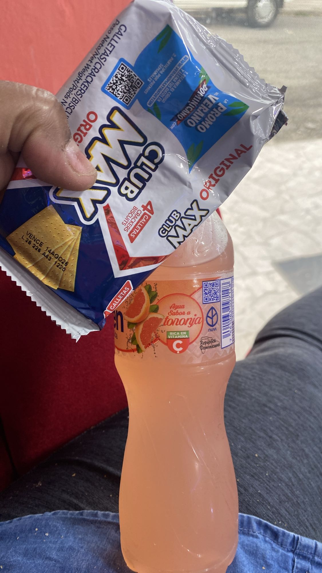 galletas y bebida de toronja