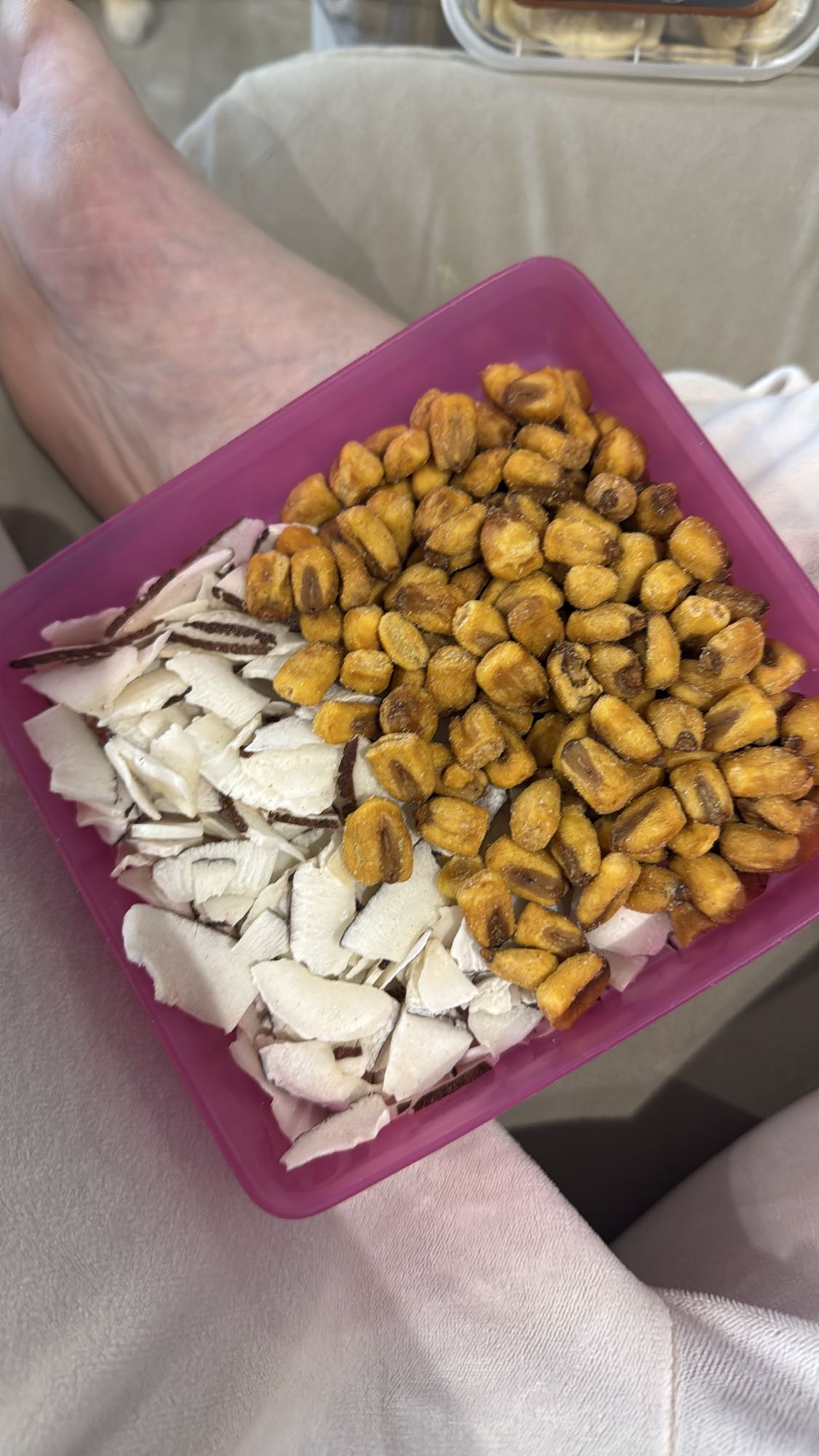 Milho torrado e coco seco