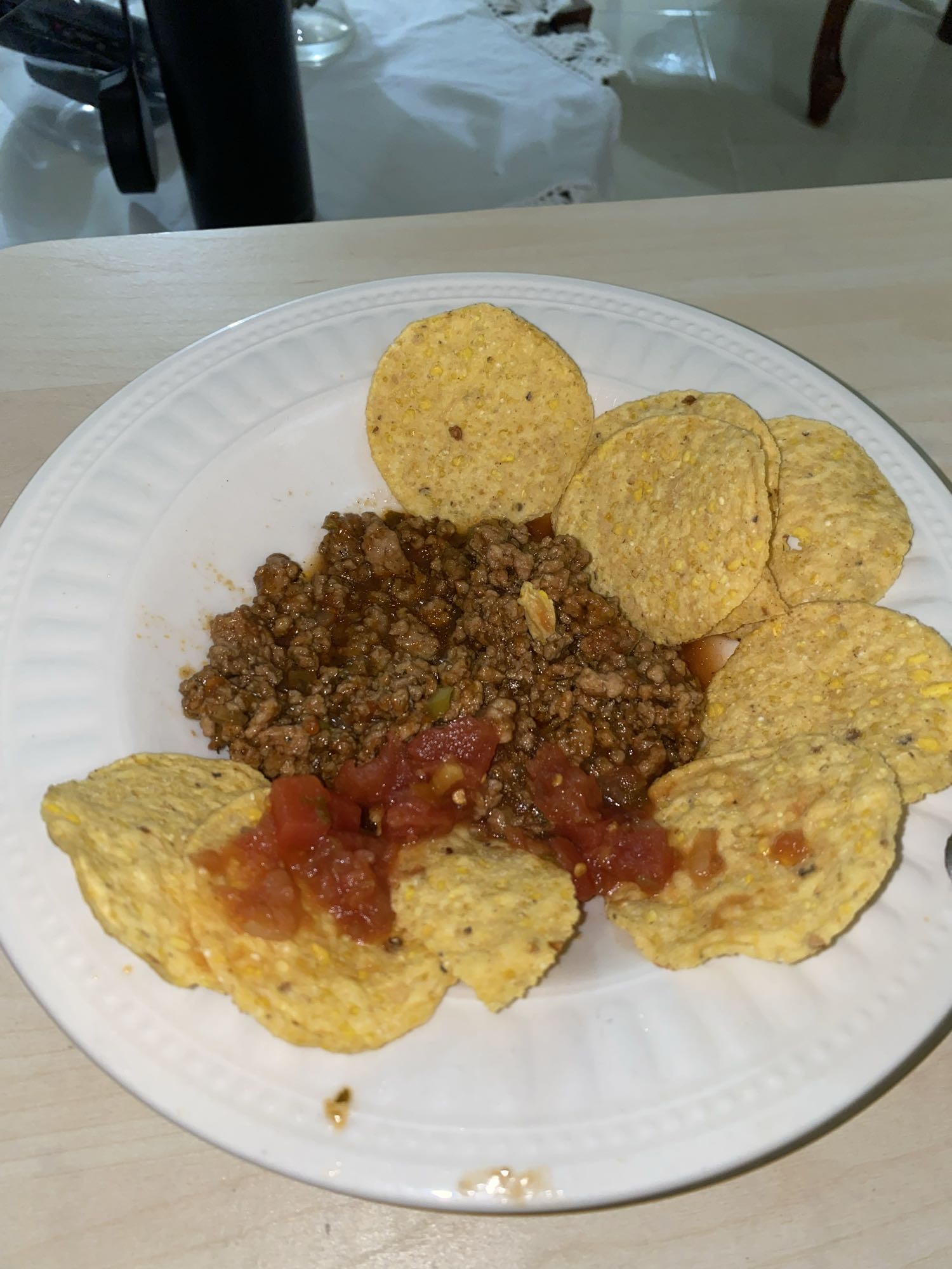 Nachos con carne y salsa