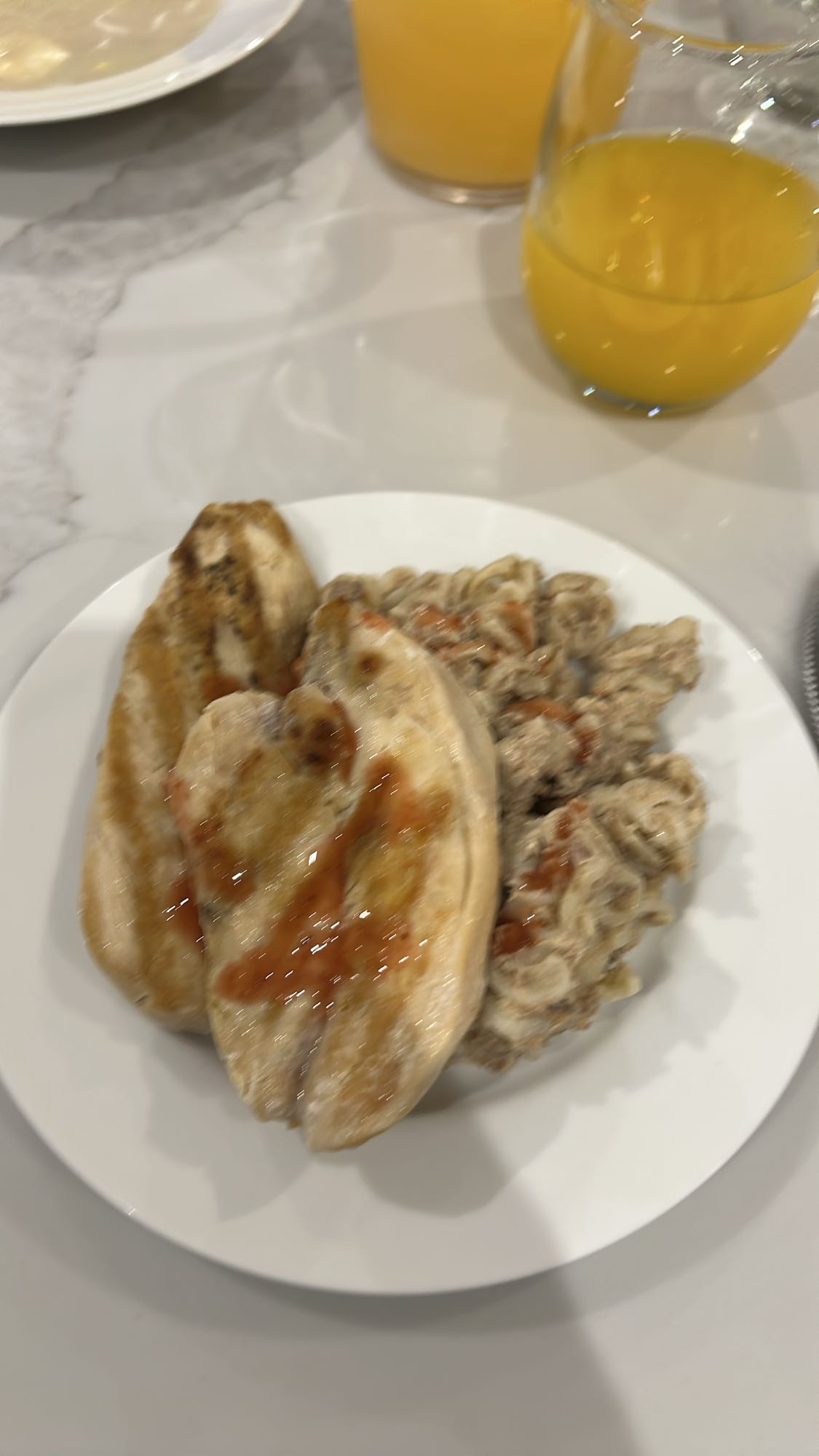 Pollo con fideos y jugo