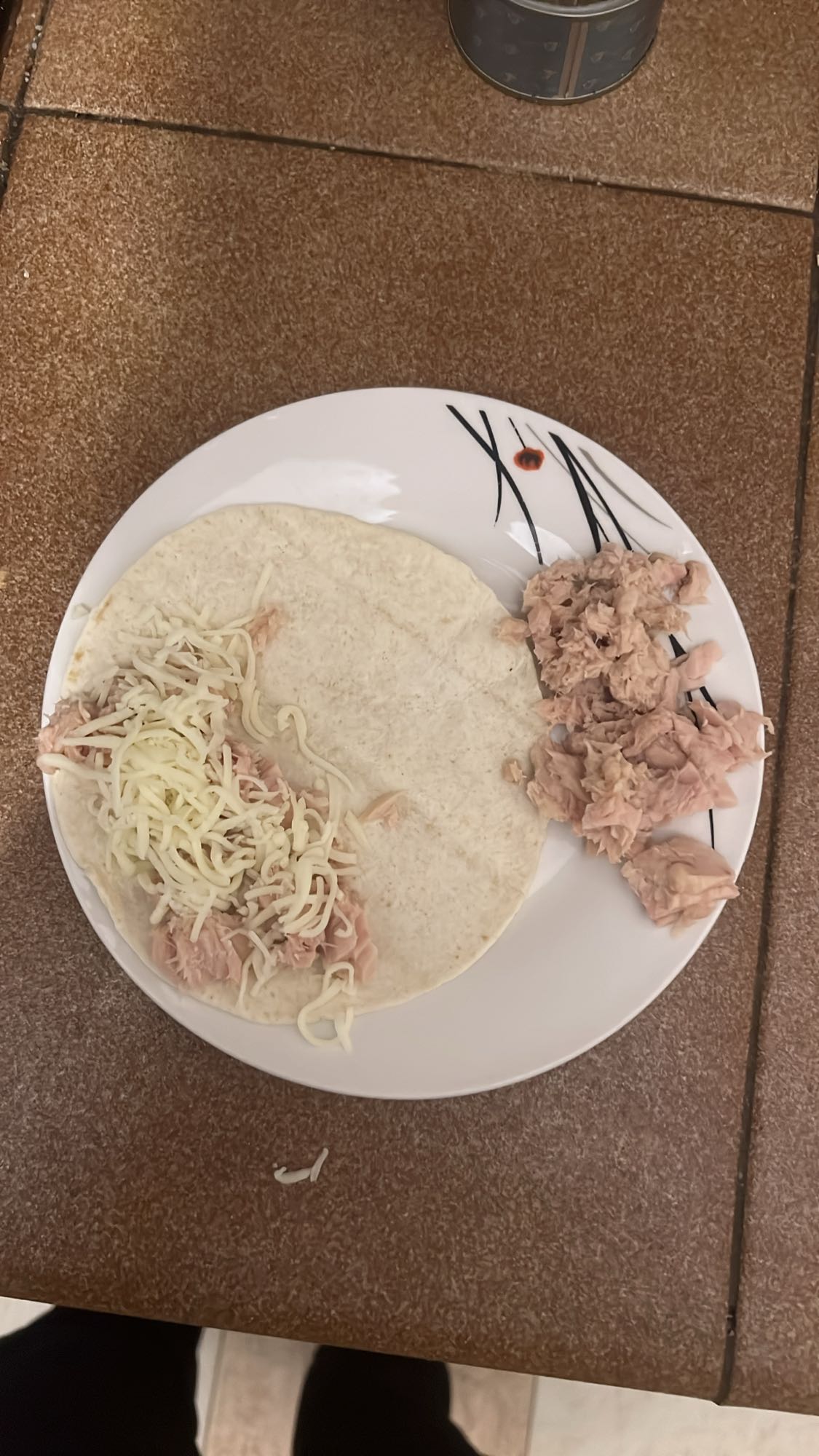 Tortilla con atún y queso