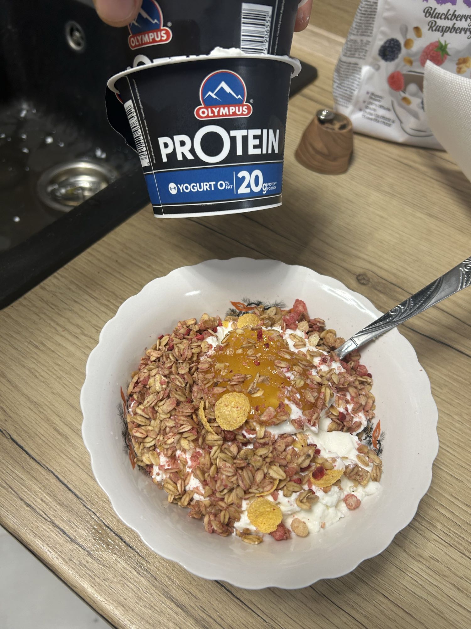 Protein Yogurt Muesli Bowl
